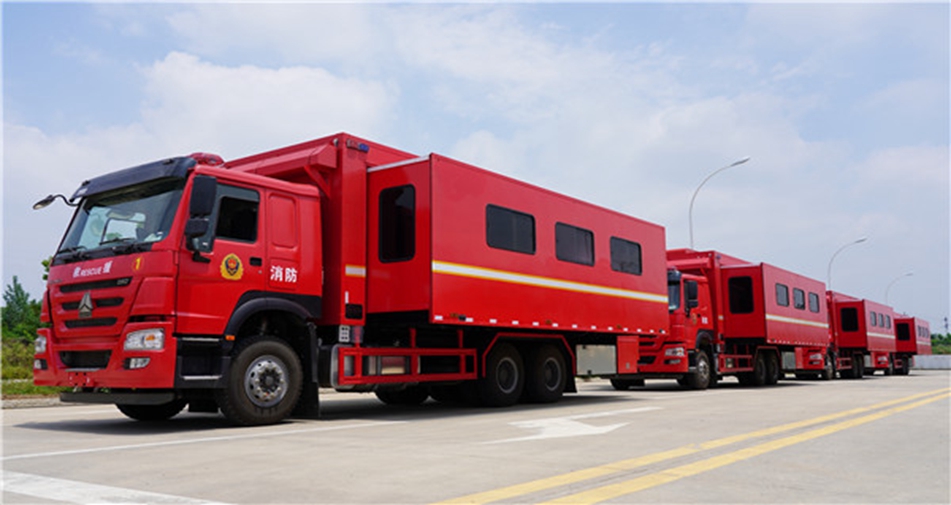 重汽后雙橋宿營(yíng)車